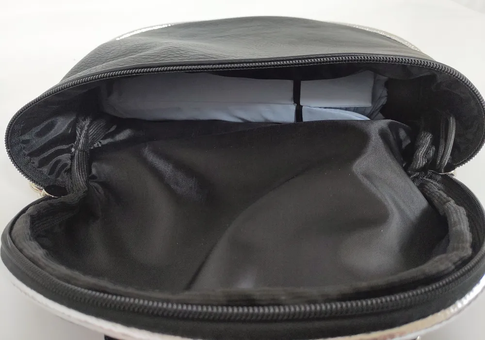 Crossbody kabelka 2226 černá, zlatá barva